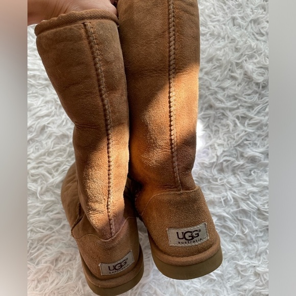UGG classic tall fur brown boots - Picture 3 of 4